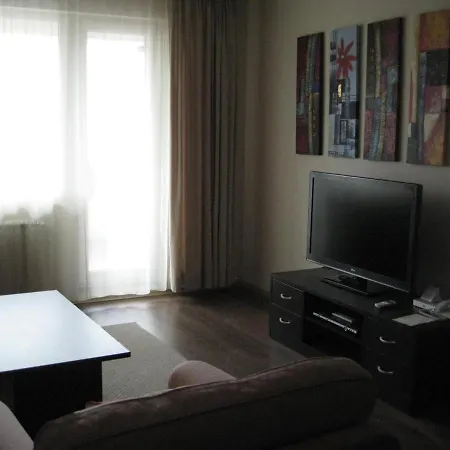 Spacious And Cosy In Royal Towers Complex דירה