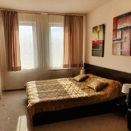 Spacious And Cosy In Royal Towers Complex דירה בנסקו