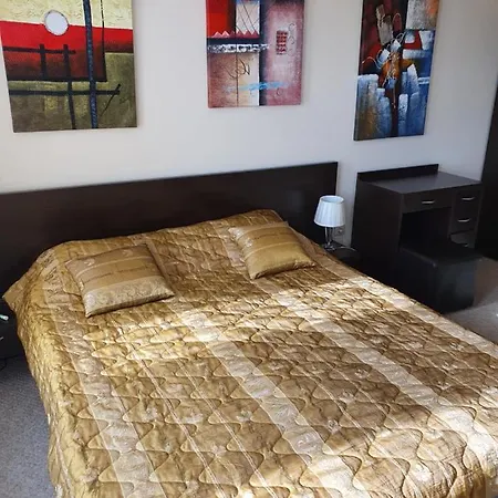 Spacious And Cosy In Royal Towers Complex * 班斯科